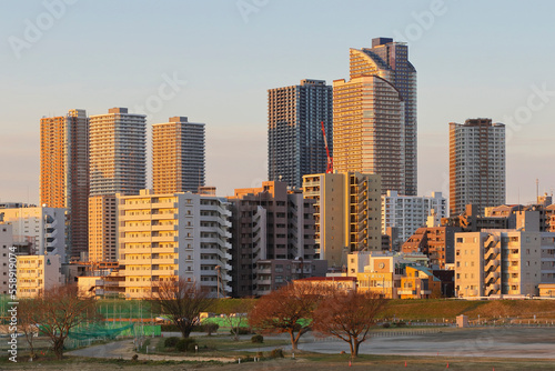 Musashikosugi buildings bathed in the morning sun 2 © 泰輝 川崎