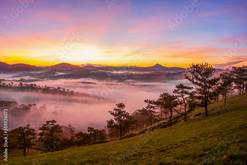Fototapeta Naklejka Na Ścianę i Meble -  sunrise over the mountains