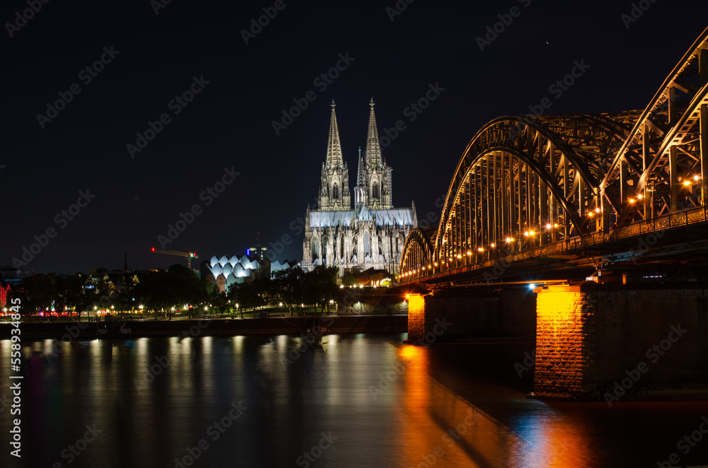 Fototapeta premium cologne cathedral at night with Hohenzollern bridge