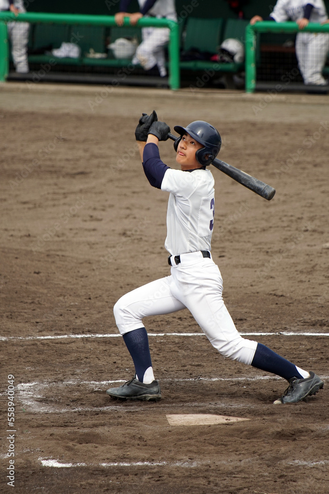 ヒットを打つ左打者(中学野球) ヒットを打つ左打者(中学野球)