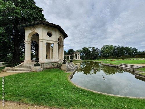 Kiosque dans les jardins de la Villa Arnaga