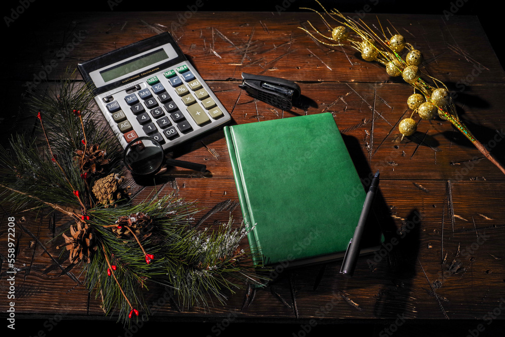 Take notes and count in a notebook. Diary and pen on the table. Summarize the period. Summarize. Take notes and count in a notebook. Diary and pen on the table. Summarize the period. Summarize.