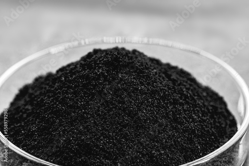 Bild auf Leinwand Petri dish with graphene powder, material is light, electrically conductive, rigid and waterproof