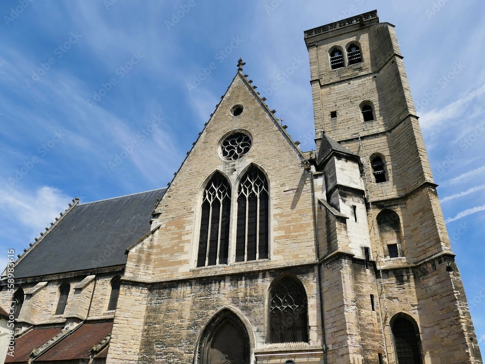 La façade latérale de l’ancienne église Saint-Jean abritant le théâtre de Dijon Bourgogne 