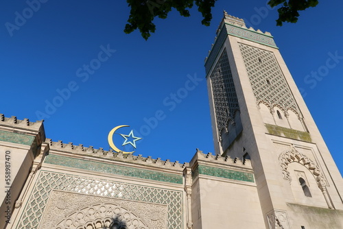 Photography Façade et minaret de la Grande Mosquée de Paris, célèbre lieu de culte musulman
