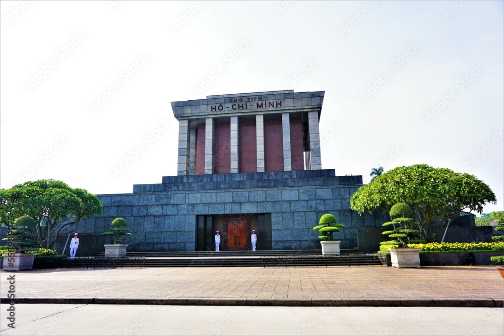 Mauzoleum Ho Chi Minh, Hanoi, Wietnam - obrazy, fototapety, plakaty 