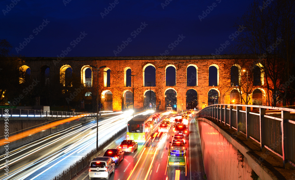 Φωτογραφία Located in Istanbul, Turkey, the Bozdoğan Aqueduct was built during the Roman period