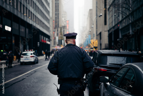 Fototapeta American police officer on the street in New York City