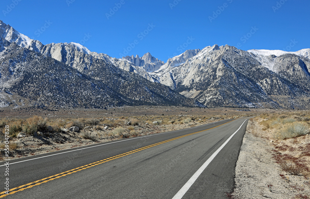 Naklejka premium Road through Alabama Hills - Sierra Nevada, California