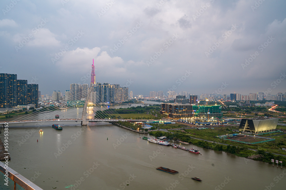 Obraz premium HO CHI MINH, VIETNAM - April 29, 2022: Ho Chi Minh City at night, view to District 2, Thu Duc City, light trail, landmark 81