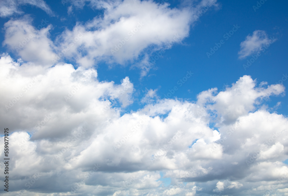 Obraz premium White clouds on the blue sky
