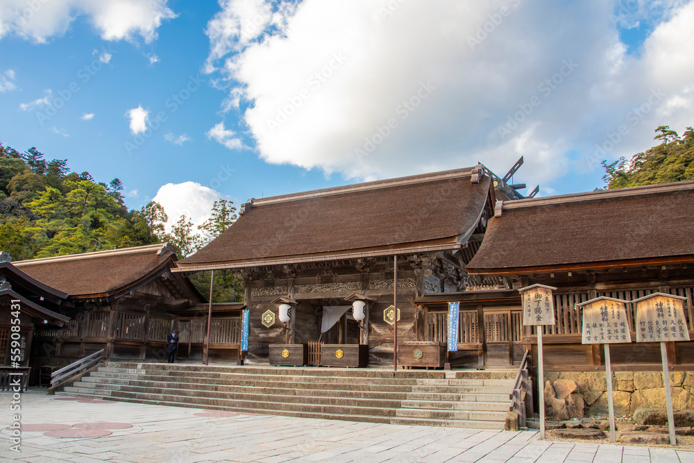 Fototapeta premium Shimane Japan 2nd Dec 2022: the gate to the main hall in shrine Izumo-taisha in Izumo. one of the most ancient and important Shinto shrines in Japan. It is dedicated to the god Okuninushi.