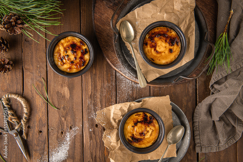 Obraz na plátně Creme brulee french dessert or leite creme portuguese dessert