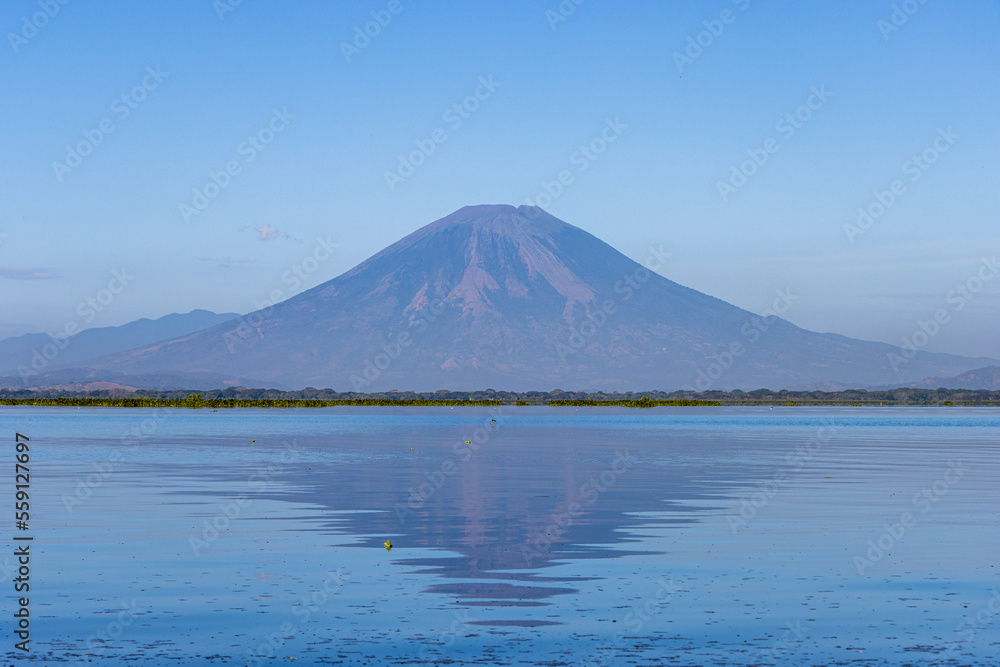 Naklejka premium Chaparrastique volcano seen from Laguna Olomega in San Miguel, El Salvador