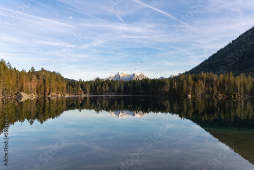 Spiegelung des Hohen Göll Massivs im Hintersee nahe Ramsau in Berchtesgaden