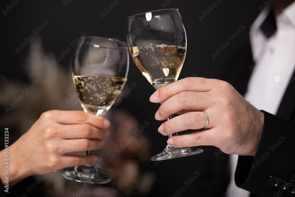 とってもわかりやすい男女の乾杯 夜のデート とってもわかりやすい男女の乾杯 夜のデート