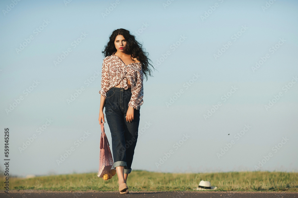 Magnificent volume
curly hair; The dark-haired girl is wearing jeans and a light shirt; a sexy girl walks down the road; red lipstick on the lips; Magnificent volume
curly hair; The dark-haired girl is wearing jeans and a light shirt; a sexy girl walks down the road; red lipstick on the lips;