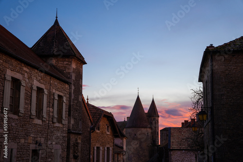 Couché de soleil à Chateauneuf en Auxois Bourgogne plus beaux villages de France