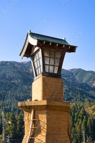 Wallpaper Mural 河原に立っているレトロなデザインの街灯 Torontodigital.ca