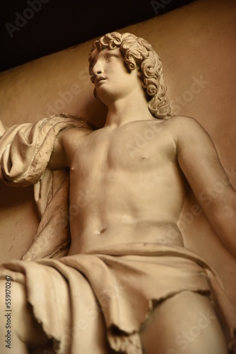 Statue à l'église Saint-Gervais à Paris. France