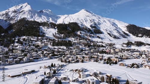 Foto Davos winter aerial view