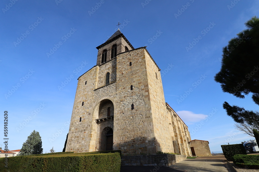 L'église Sainte Martine, vue de l'extérieur, village de Pont du Château, département du Puy de Dome, France