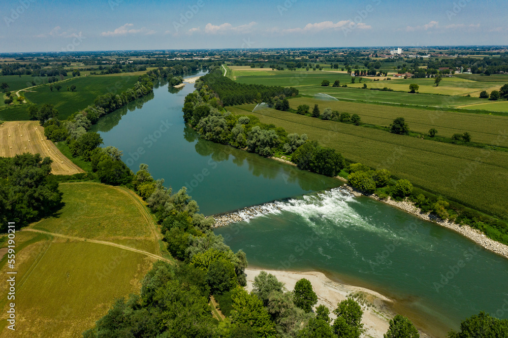 Fototapeta premium Castelnuovo Bocca d'Adda. l'Adda si immette nel Po