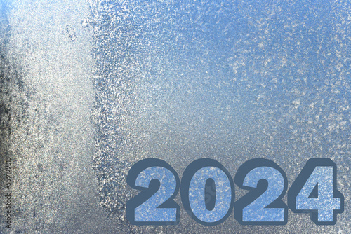 On the frozen glass, there are volumetric figures 