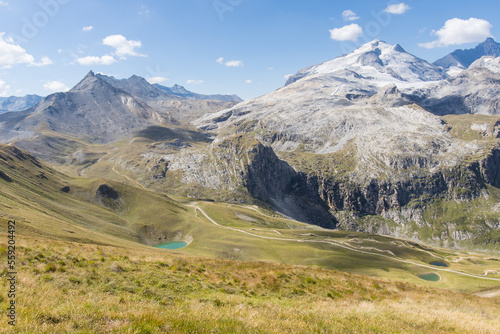 panorama sur le glacier de la Grande Motte dans le massif de la Vanoise à Tignes en Savoie en été