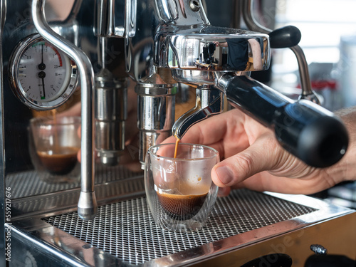 Zubereitung von Espresso mit einer Siebträgermaschine