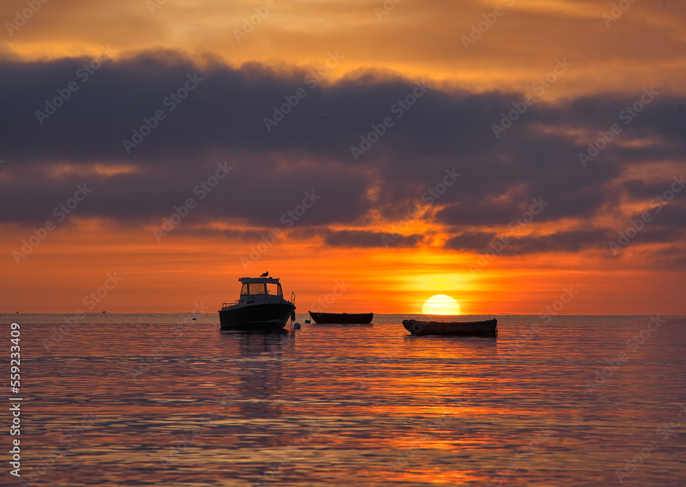 Obraz premium Sunrise sunset on the sea beach.