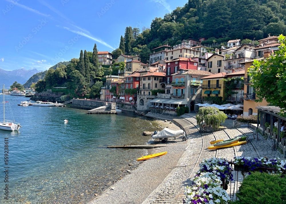houses on the shores of Lake Como