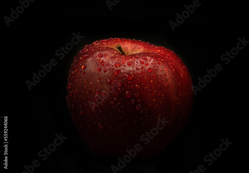 Obraz na płótnie red apple with drops