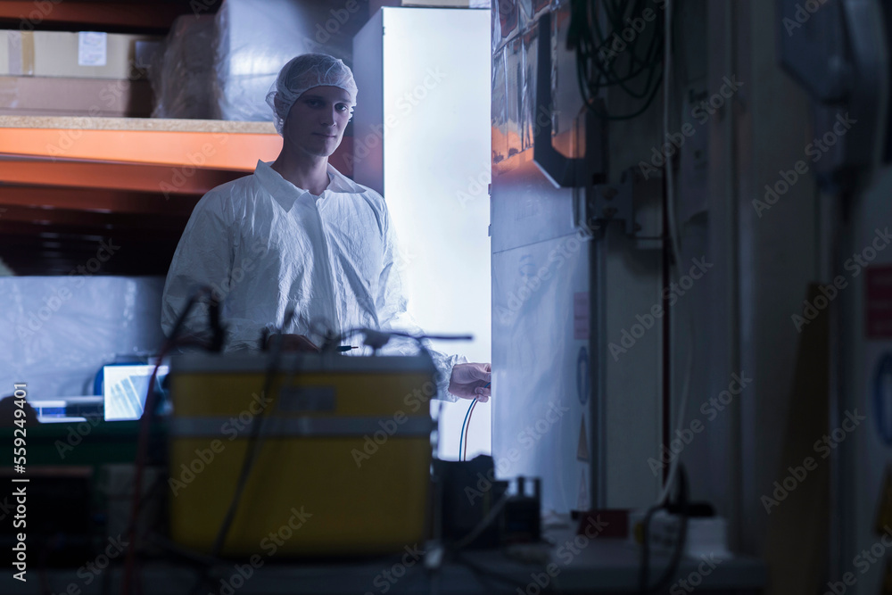 Clean room worker working in warehouse, Freiburg im Breisgau, Baden-Württemberg, Germany Clean room worker working in warehouse, Freiburg im Breisgau, Baden-Württemberg, Germany