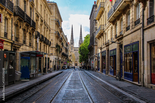 City view of Bordeaux and the Cathedral of Saint Andrews © Gavin