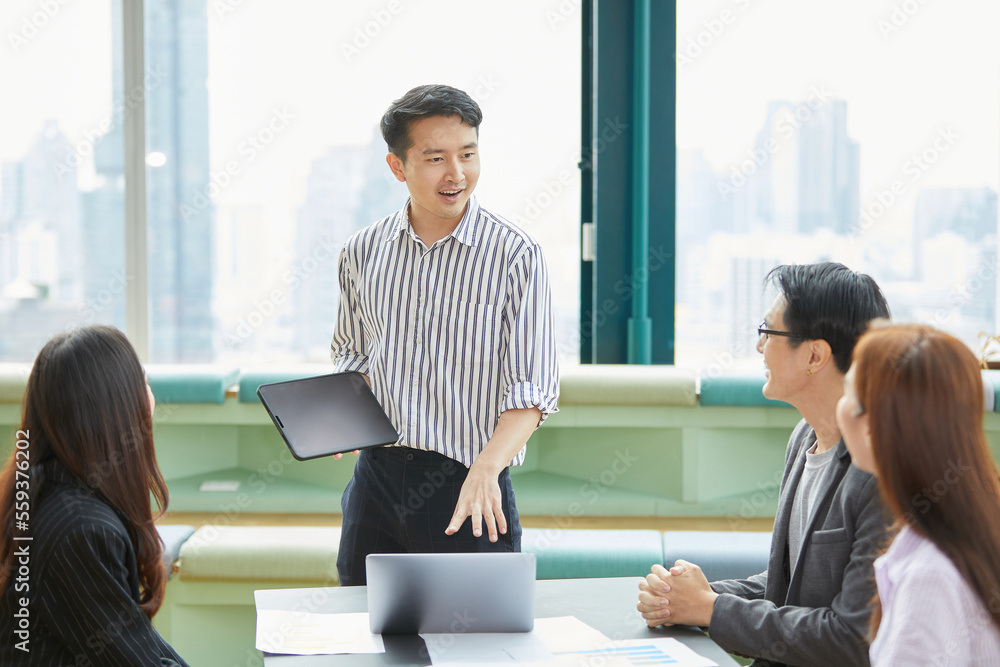 businessman meeting and discussing about work in the office