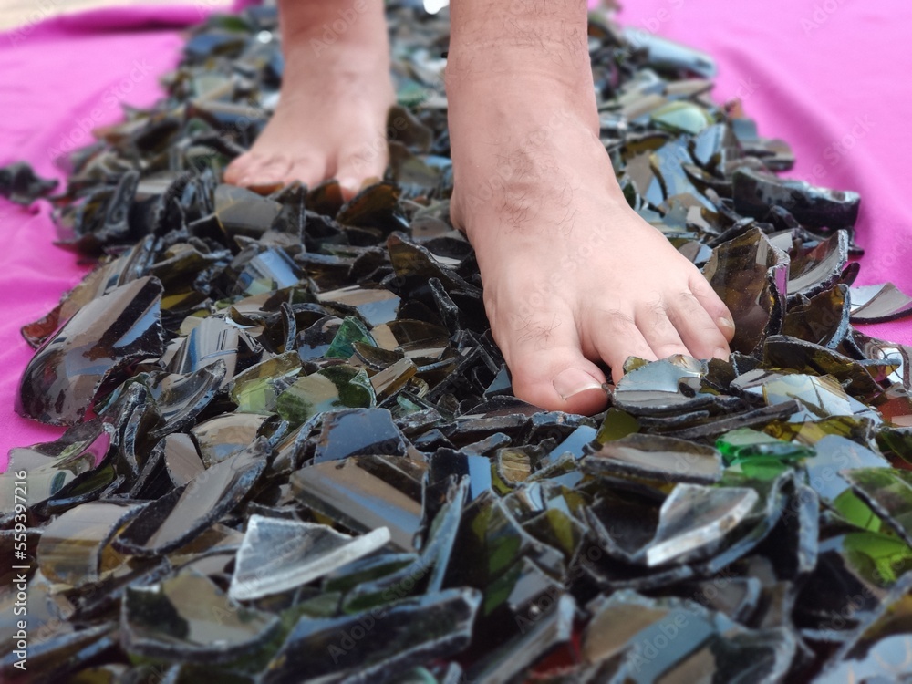 feet-walking-on-broken-glass-glasswalking-is-a-high-impact-dynamic