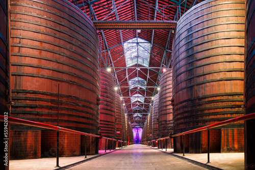 Les cuves de la cave Byrrh à Thuir 