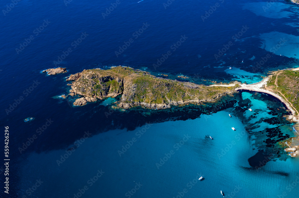 Fototapeta premium Le Cap Taillat entre les communes de Ramatuelle et la Croix-Valmer dans le Golfe de Saint-Tropez, un joyaux naturel.