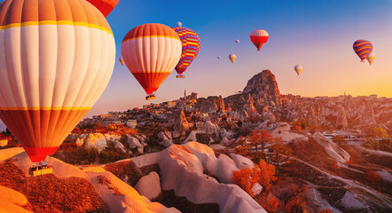 Acrylglasbilder Themen Heißluftballons über Kappadokien aus Vogelperspektive  © Parilov