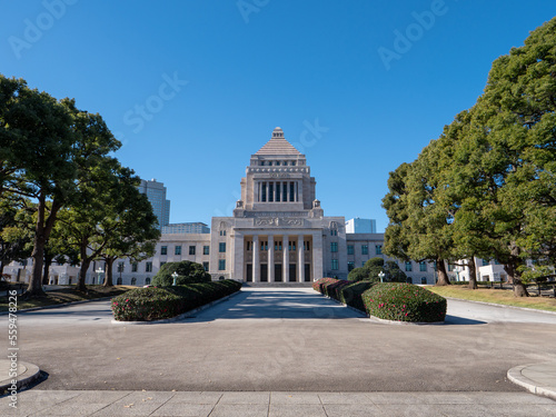 快晴の空と国会議事堂　正面 photo