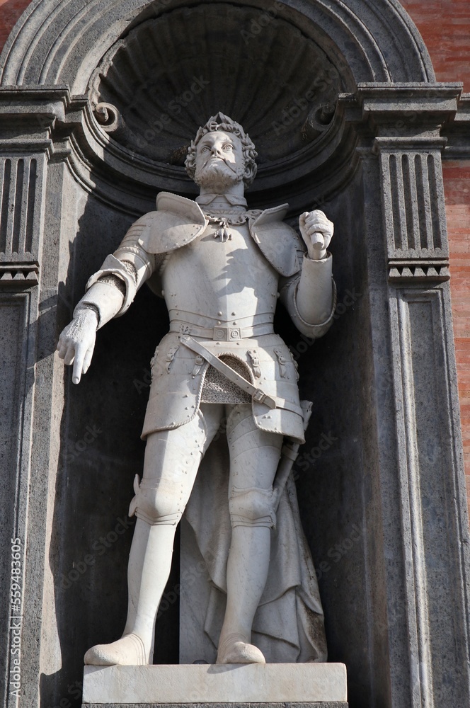 Napoli - Carlo V sulla facciata di Palazzo Reale