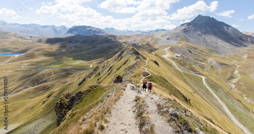 sentier de randonnée de Tovière au Col de Fresse à Tignes dans les Alpes en été