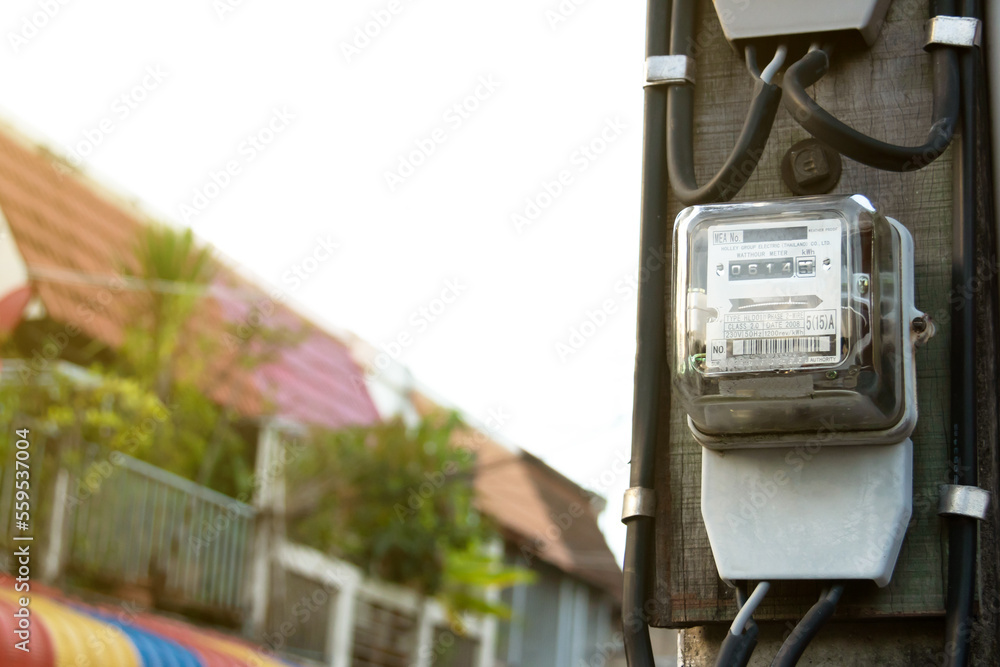 Electronic energy meter for home electrical appliances. Watthour meter