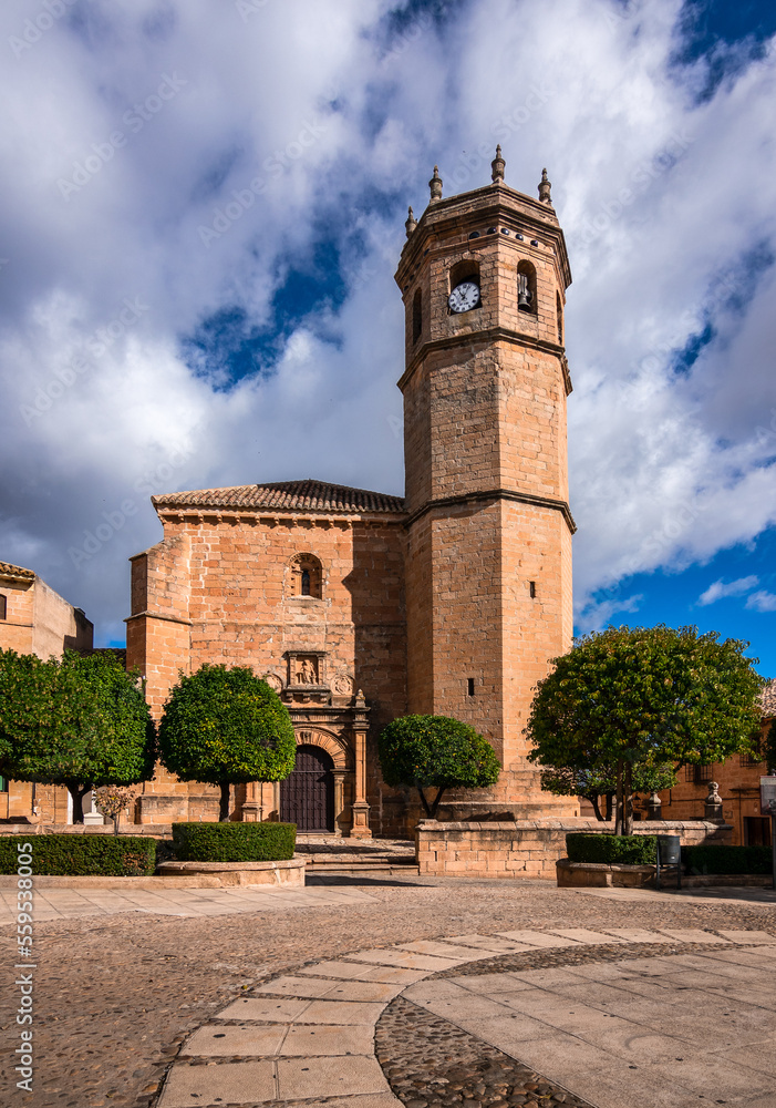 Baños de la Encina, un pueblo de Jaén situado al este de Sierra Morena. Con su castillo de origen árabe, sus iglesias y su gastronomía, lo hacen un pueblo maravilloso.
