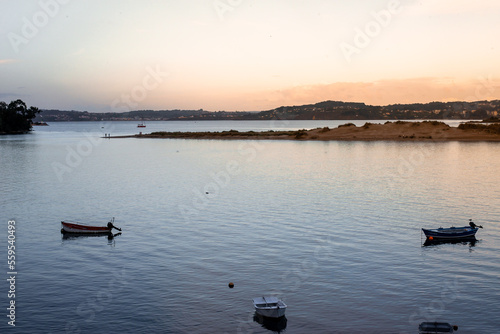 puesta de sol en el final de la ria do burgo