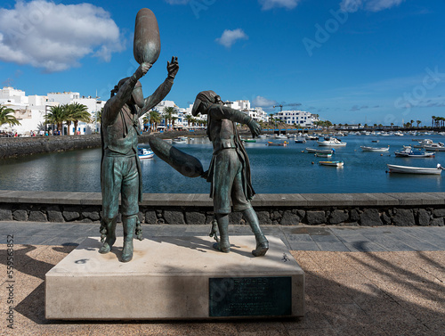Buches Statue an der Lagune Charco de San Gines, Arrecife, Lanzarote, Kanaren, Spanien photo