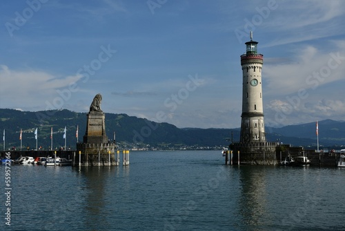 Löwe und Leuchtturm am Hafen in Lindau am Bodensee