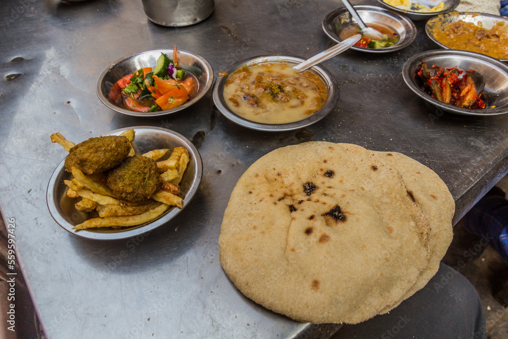 Φωτογραφία Street food in Egypt - Falafel with fires, salad, fuul made of beans, bread