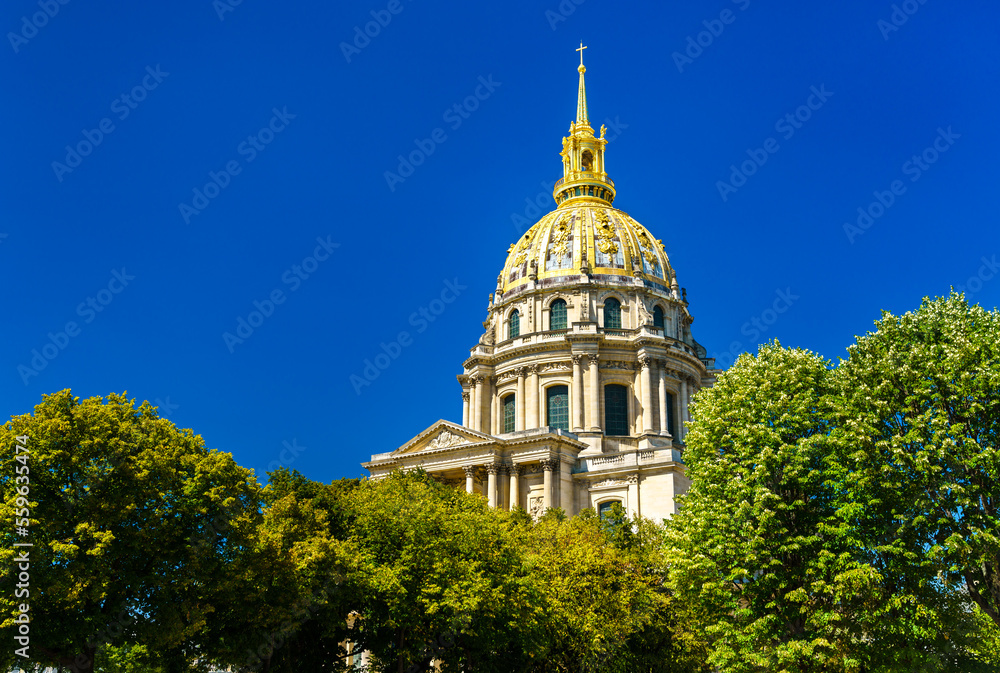 Fototapeta premium The Dome Church of the Invalides in Paris, France. The burial place of Napoleon Bonaparte and other notable French figures.